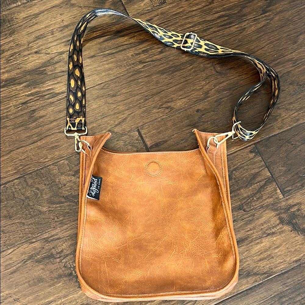 Stylish Tan Leather Bag with Leopard Strap